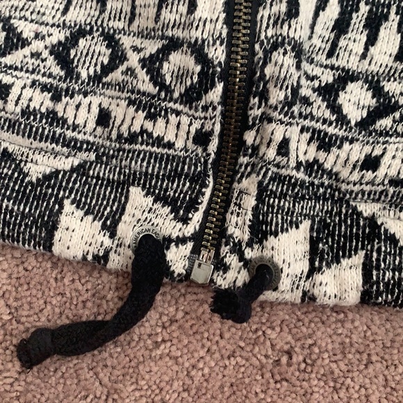 American Eagle Sweater jacket, Large, tribal print! - Picture 3 of 5